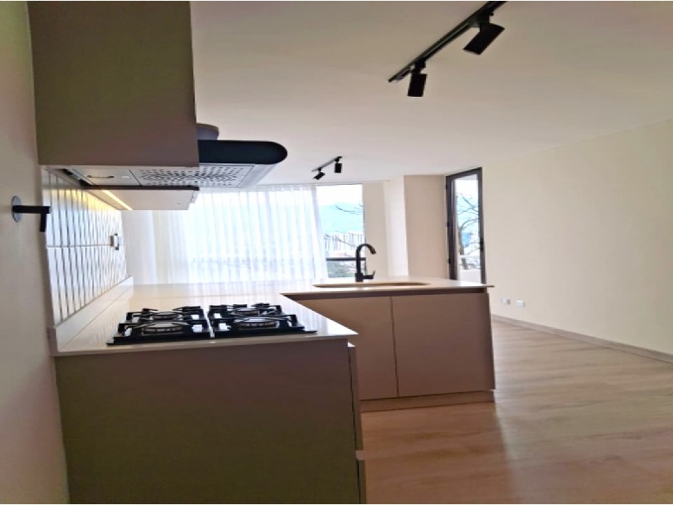 Apartamento en venta en El Poblado, Medellín · foto 4 de 13