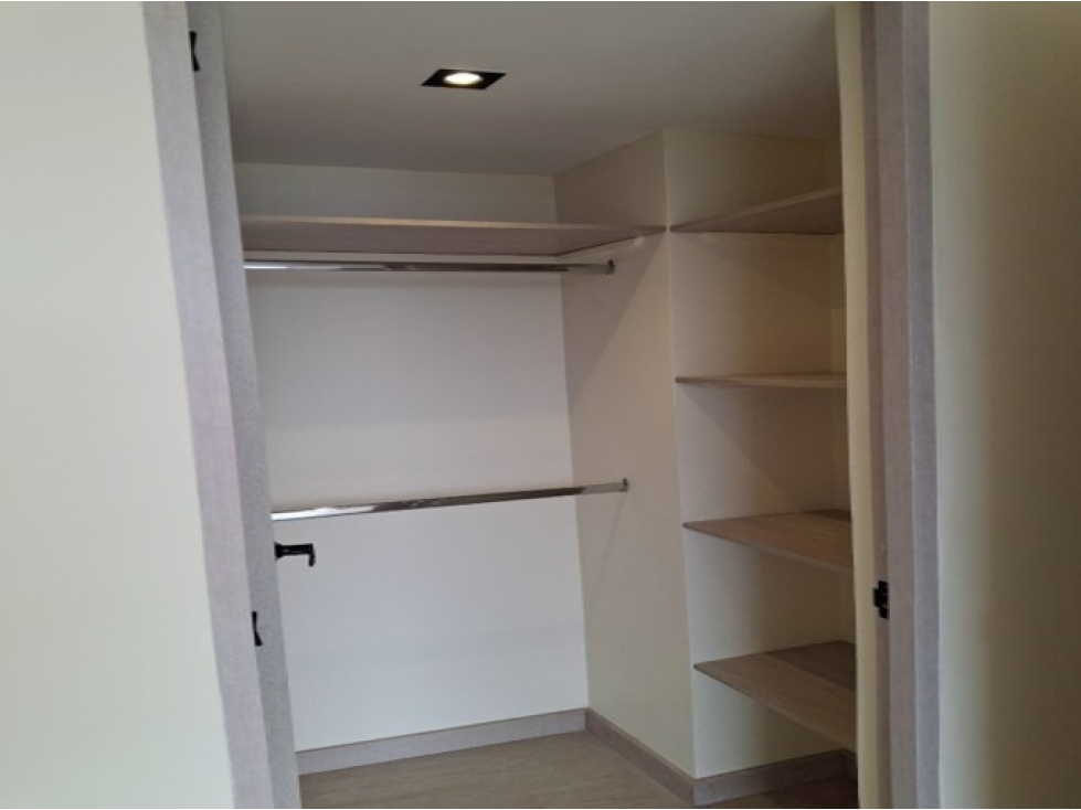 Apartamento en venta en El Poblado, Medellín · foto 8 de 13