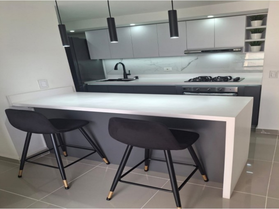 Apartamento en venta en Maria Auxiliadora, Envigado · foto 2 de 18