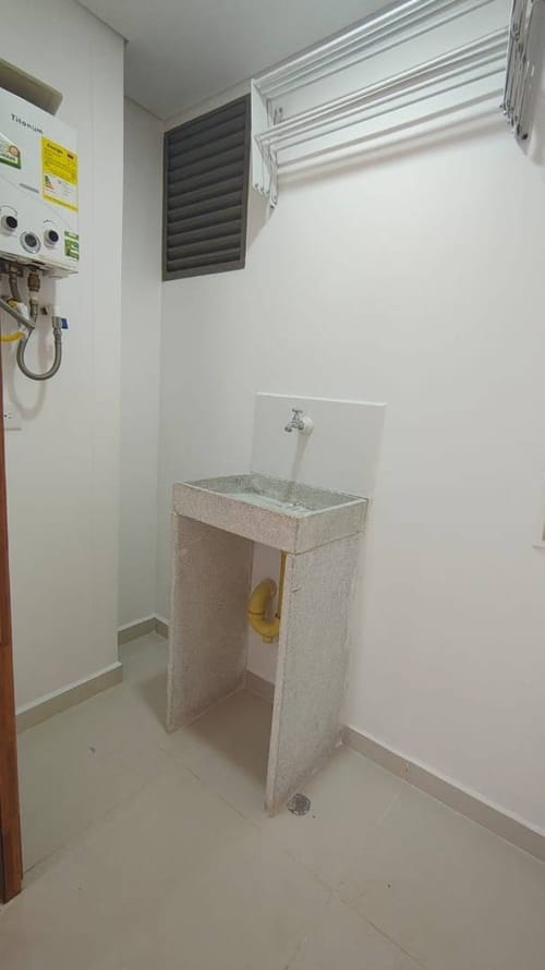 Apartamento de 2 alcobas en venta en Loma De San Jose, Sabaneta, 75 m² · foto 3 de 19
