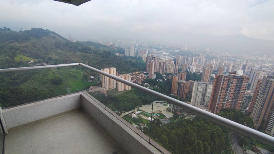 Apartamento de 2 alcobas en venta en Loma De San Jose, Sabaneta, 75 m² · foto 6 de 19