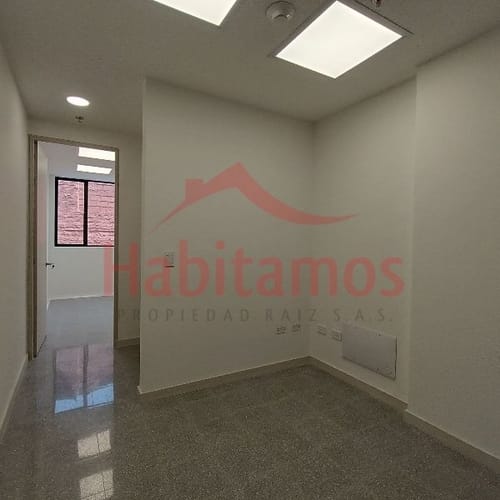 Oficina en arriendo en Los Colores, Medellín, 25 m² · foto 4 de 7