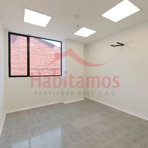 Oficina en arriendo en Los Colores, Medellín, 25 m² · foto 5 de 7