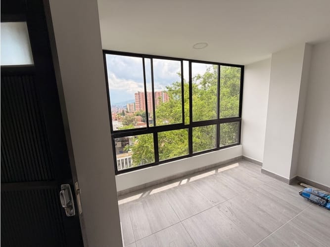 Apartamento de 3 alcobas en venta en Santa Mónica, Medellín, 218 m² · foto 2 de 21