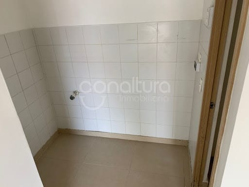 Local en arriendo en La Pilarica, Medellín, 28 m² · foto 2 de 8