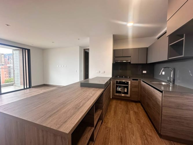 Apartamento de 2 alcobas en arriendo en Los Balsos, Medellín, 94 m² · foto 2 de 21
