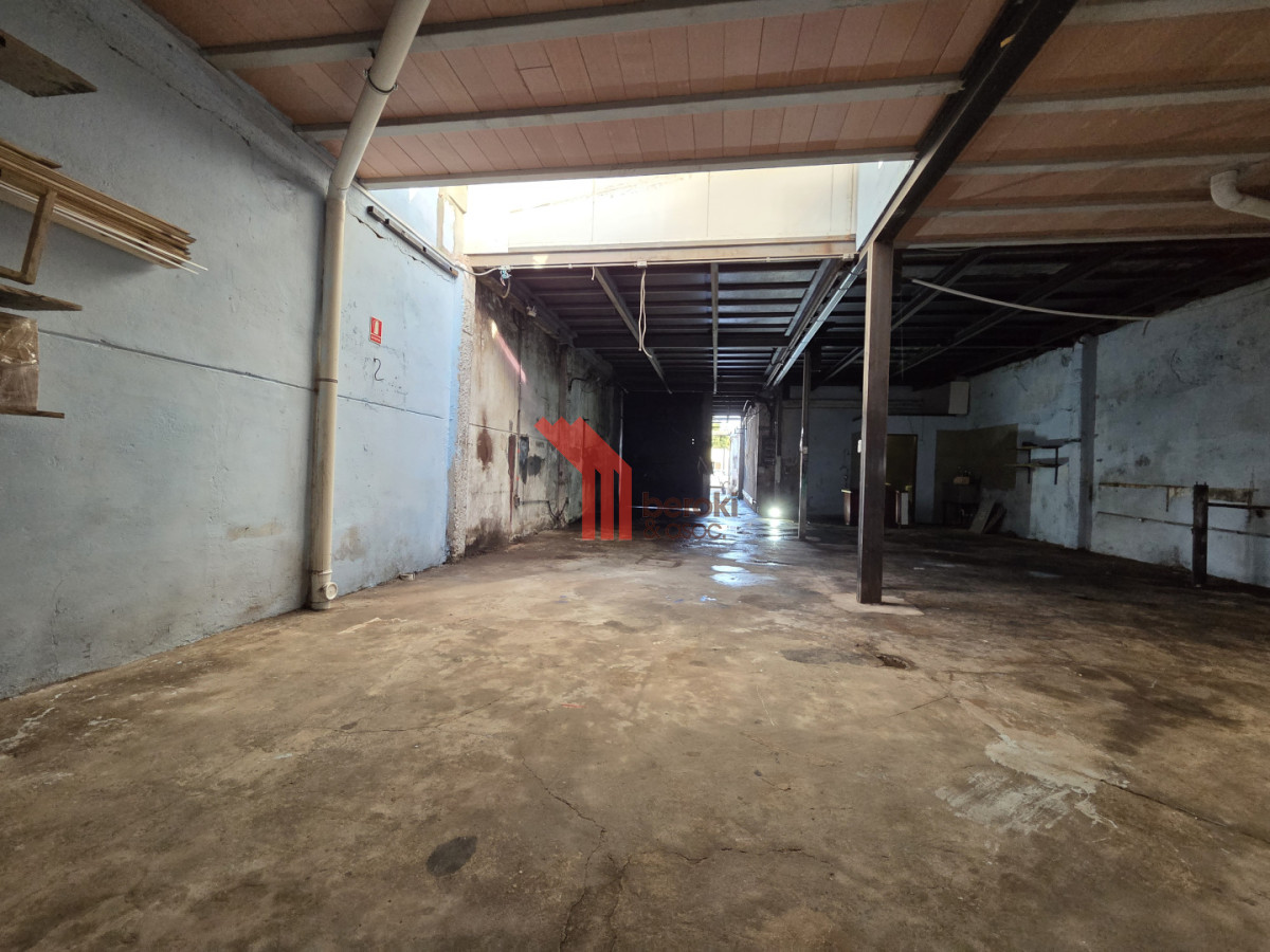 Alquiler Local Comercial o Depósito Jacinto Vera Con Entrada de Camiones · Foto 5
