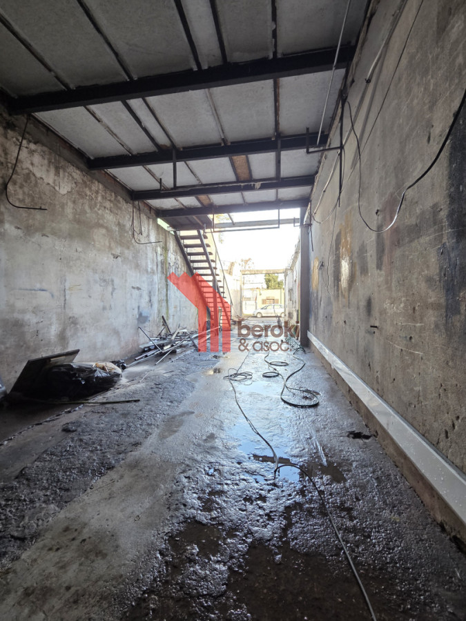 Alquiler Local Comercial o Depósito Jacinto Vera Con Entrada de Camiones · Foto 6