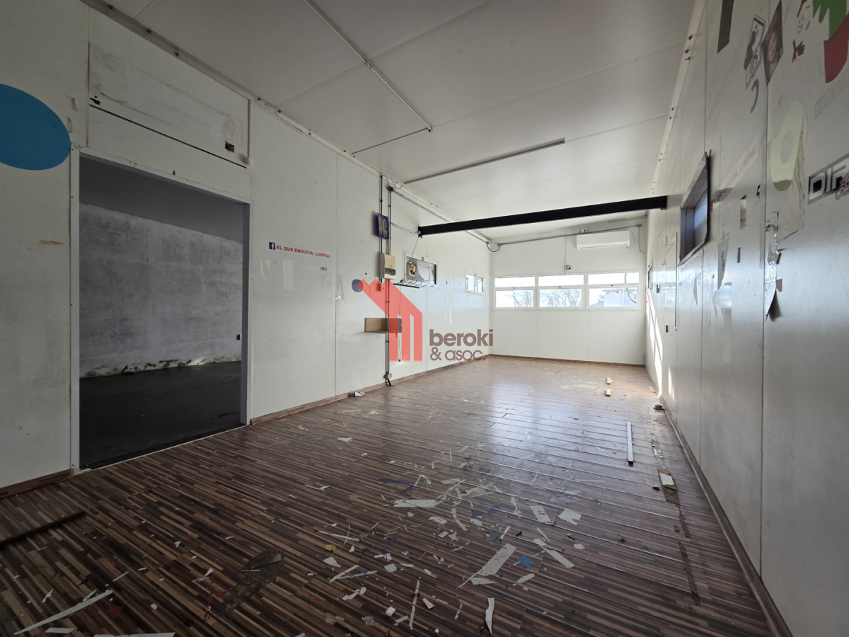 Alquiler Local Comercial o Depósito Jacinto Vera Con Entrada de Camiones · Foto 8