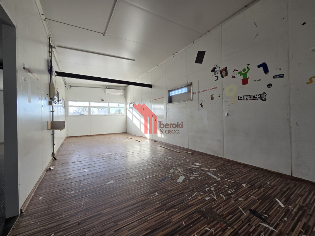 Alquiler Local Comercial o Depósito Jacinto Vera Con Entrada de Camiones · Foto 9