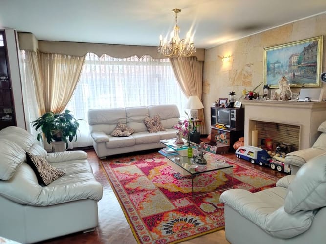 Casa de 6 alcobas en venta en Chicó Navarra, Bogotá, 612 m² · foto 2 de 23