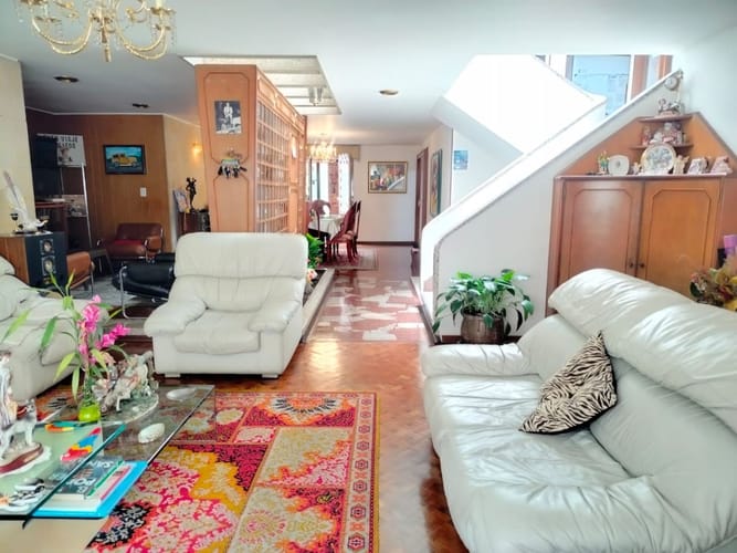 Casa de 6 alcobas en venta en Chicó Navarra, Bogotá, 612 m² · foto 3 de 23