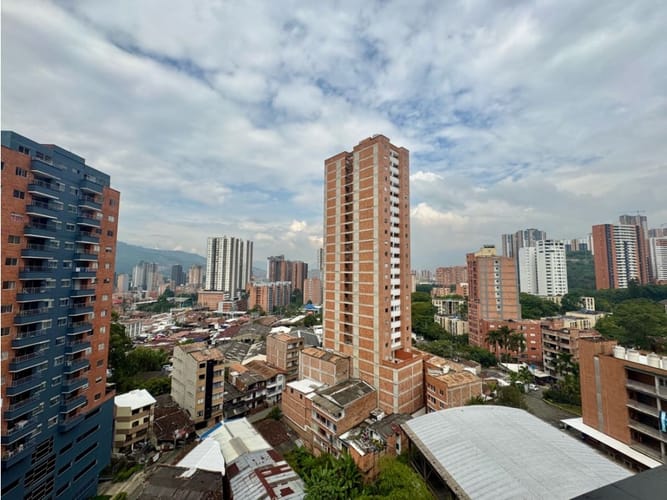 Apartamento de 3 alcobas en venta en Prados De Sabaneta, Envigado, 130 m² · foto 3 de 24
