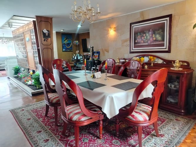 Casa de 6 alcobas en venta en Chicó Navarra, Bogotá, 612 m² · foto 6 de 23