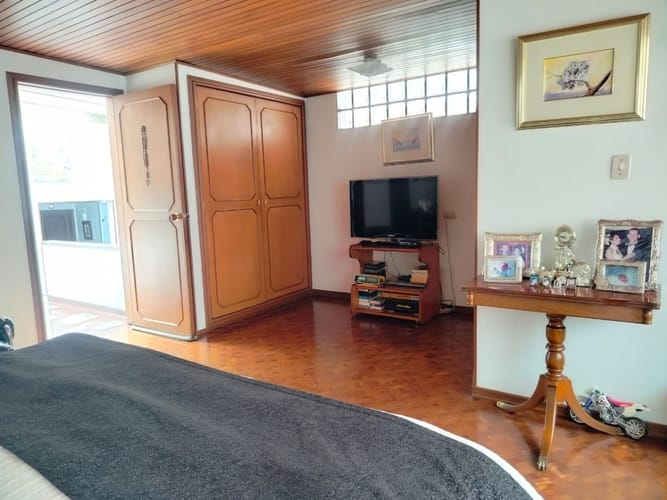 Casa de 6 alcobas en venta en Chicó Navarra, Bogotá, 612 m² · foto 11 de 23