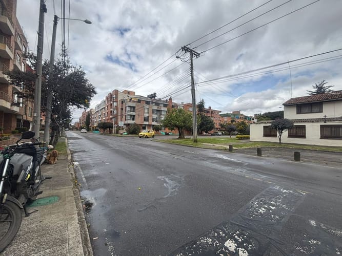 Apartamento de 4 alcobas en venta en Alhambra, Bogotá, 138 m² · foto 2 de 24