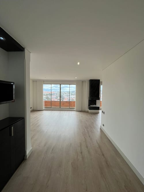 Apartamento de 6 alcobas en venta en La Calleja, Bogotá, 244 m² · foto 2 de 24