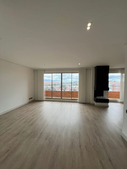 Apartamento de 6 alcobas en venta en La Calleja, Bogotá, 244 m² · foto 3 de 24