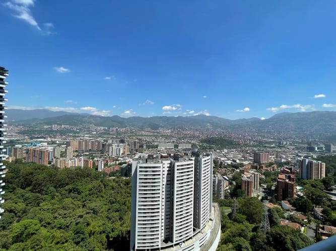 Casa de 5 alcobas en venta en Los Balsos, Medellín, 261 m² · foto 3 de 24