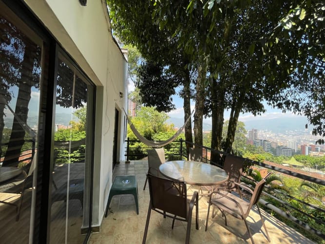 Casa de 5 alcobas en venta en Los Balsos, Medellín, 261 m² · foto 4 de 24