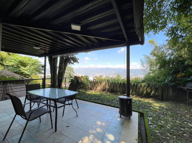 Casa de 5 alcobas en venta en Los Balsos, Medellín, 261 m² · foto 5 de 24