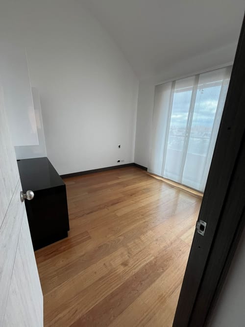 Apartamento de 6 alcobas en venta en La Calleja, Bogotá, 244 m² · foto 23 de 24