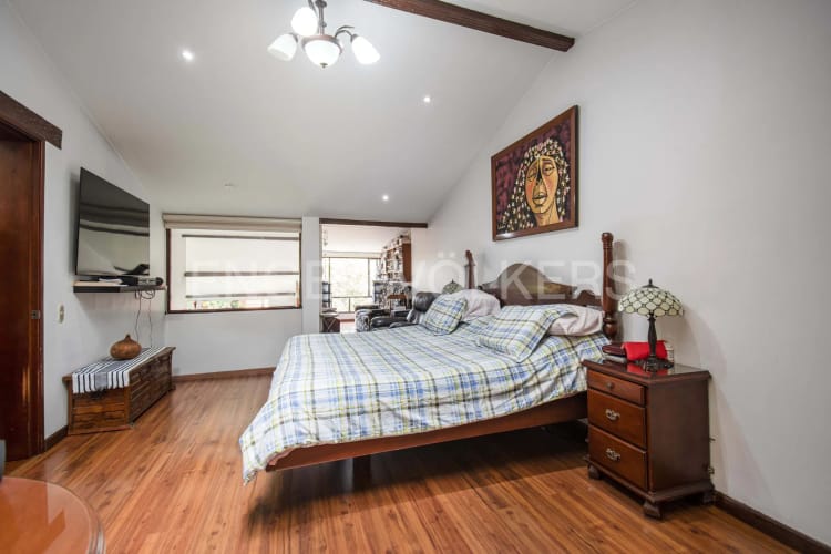 Casa de 3 alcobas en venta en Cerros De Niza, Bogotá, 234 m² · foto 12 de 19
