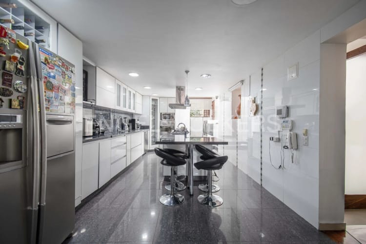 Casa de 3 alcobas en venta en Cerros De Niza, Bogotá, 234 m² · foto 10 de 19