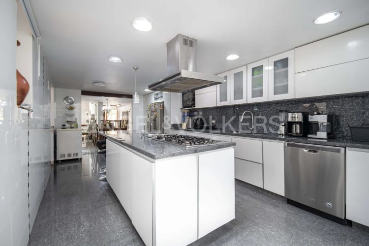 Casa de 3 alcobas en venta en Cerros De Niza, Bogotá, 234 m² · foto 9 de 19