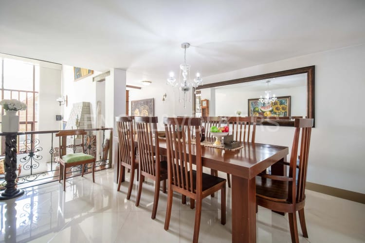 Casa de 3 alcobas en venta en Cerros De Niza, Bogotá, 234 m² · foto 4 de 19