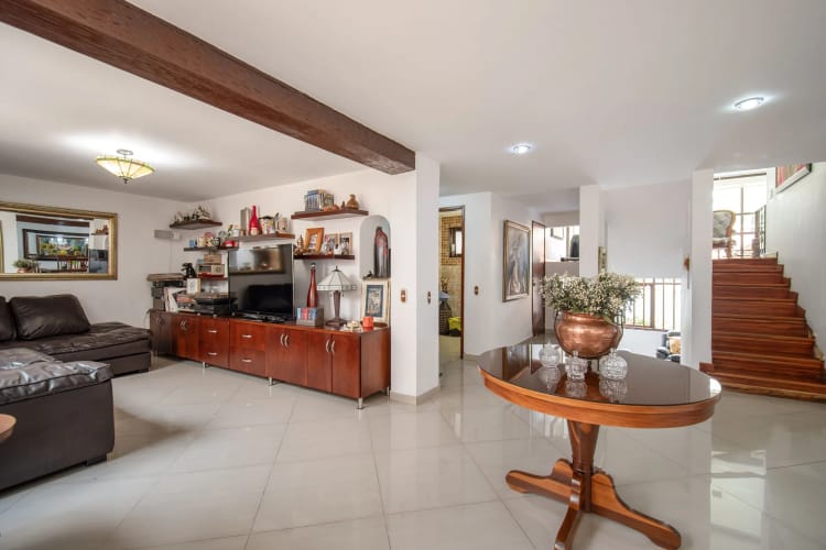 Casa de 3 alcobas en venta en Cerros De Niza, Bogotá, 234 m² · foto 3 de 19