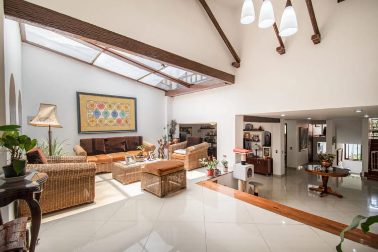 Casa de 3 alcobas en venta en Cerros De Niza, Bogotá, 234 m² · foto 2 de 19