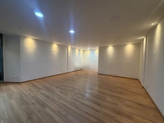 Local en venta en Suramericana, Medellín, 45 m² · foto 2 de 8