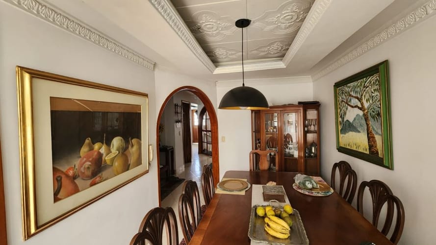 Casa de 5 alcobas en venta en Alhambra, Bogotá, 300 m² · foto 3 de 14