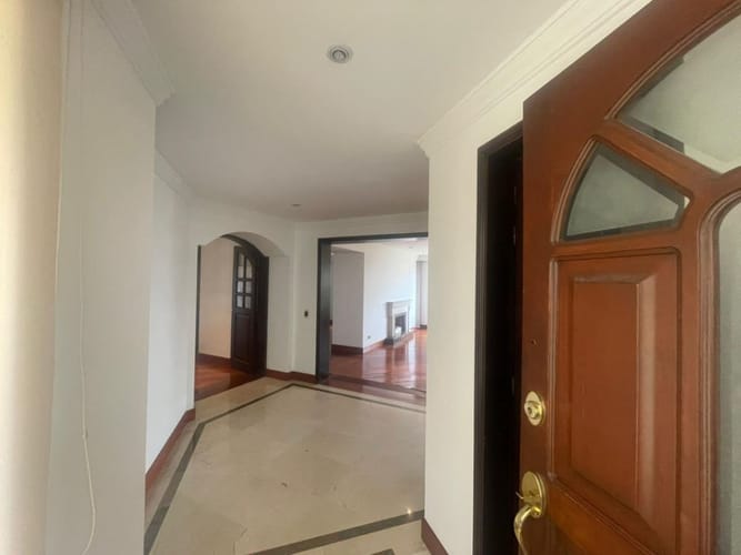 Apartamento de 4 alcobas en venta en Cerros De Suba, Bogotá, 247 m² · foto 2 de 24