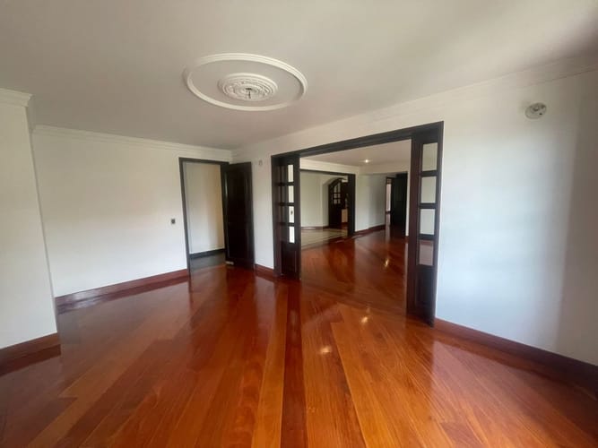 Apartamento de 4 alcobas en venta en Cerros De Suba, Bogotá, 247 m² · foto 5 de 24