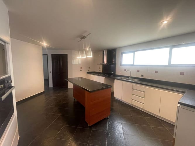 Apartamento de 4 alcobas en venta en Cerros De Suba, Bogotá, 247 m² · foto 11 de 24
