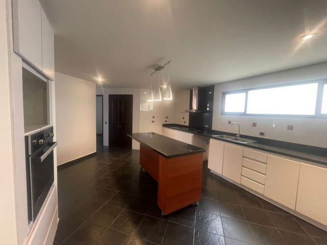 Apartamento de 4 alcobas en venta en Cerros De Suba, Bogotá, 247 m² · foto 12 de 24
