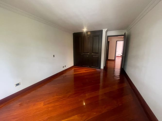 Apartamento de 4 alcobas en venta en Cerros De Suba, Bogotá, 247 m² · foto 20 de 24