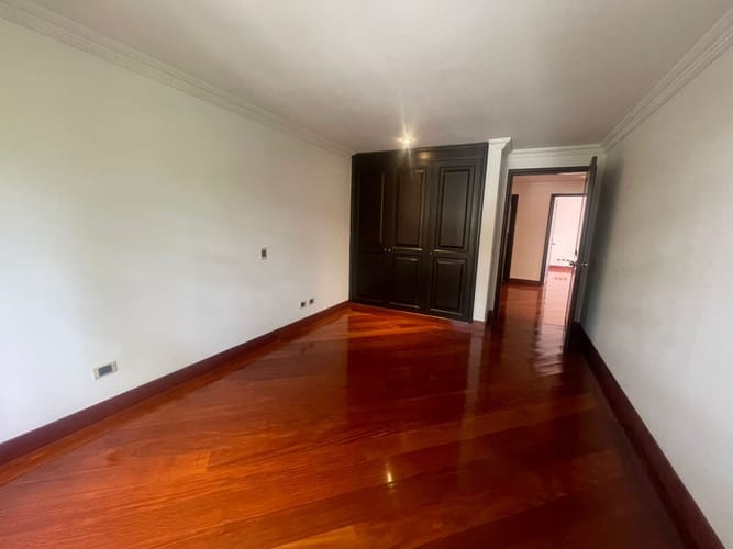 Apartamento de 4 alcobas en venta en Cerros De Suba, Bogotá, 247 m² · foto 21 de 24