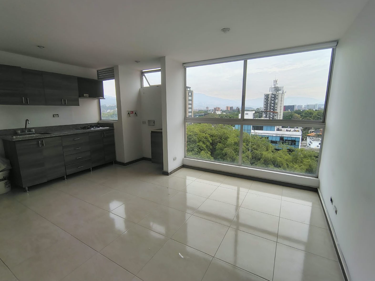 Apartamento en arriendo en El Poblado, Medellín · foto 2 de 13