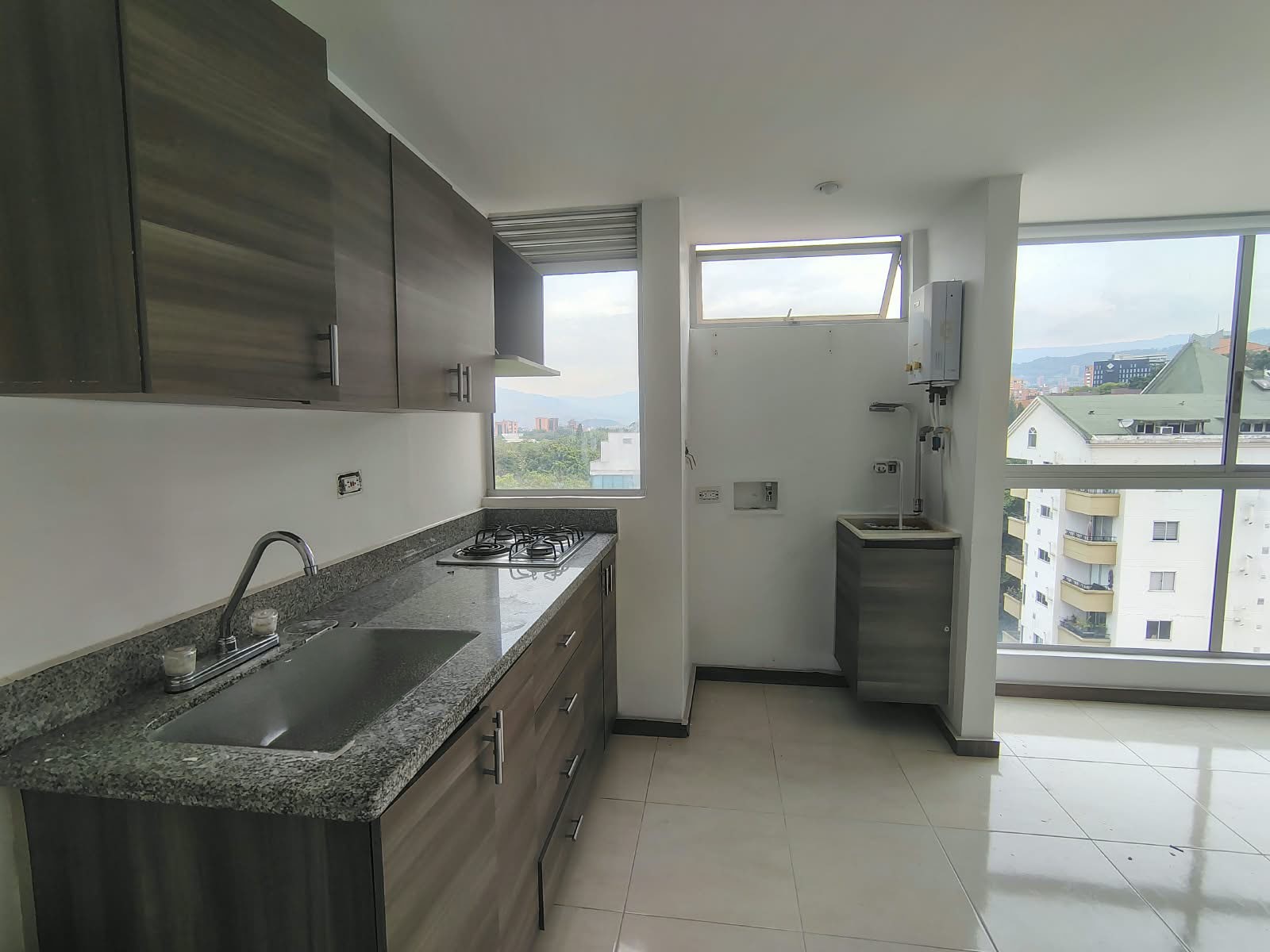 Apartamento en arriendo en El Poblado, Medellín · foto 5 de 13