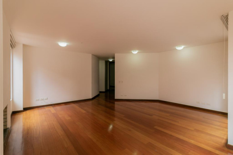 Apartamento en venta en Santa Barbara Occidental, Bogotá · foto 3 de 23
