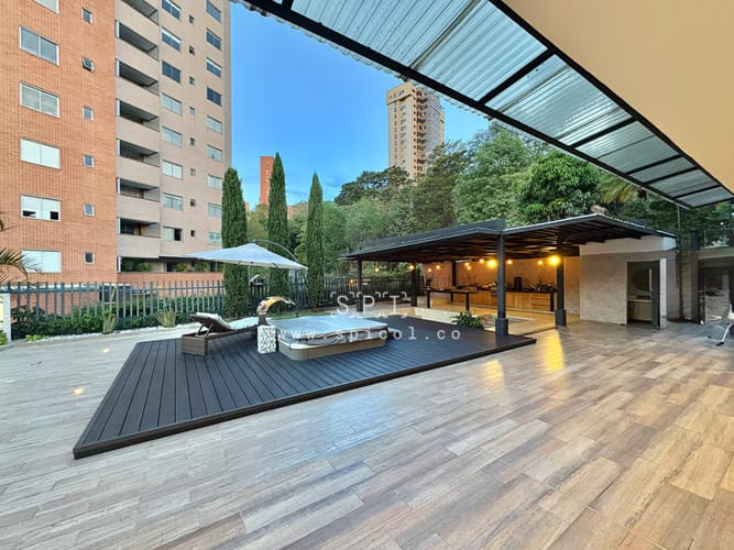 Casa de 4 alcobas en venta en El Tesoro, Medellín, 450 m² · foto 2 de 24