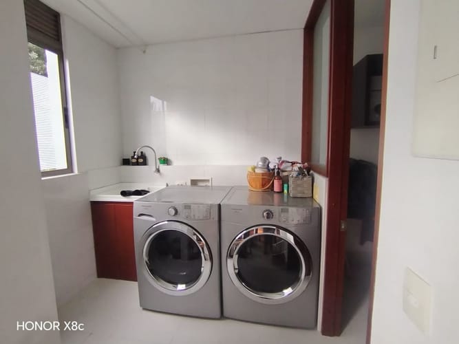 Apartamento de 3 alcobas en venta en Cerros De Suba, Bogotá, 192 m² · foto 8 de 24