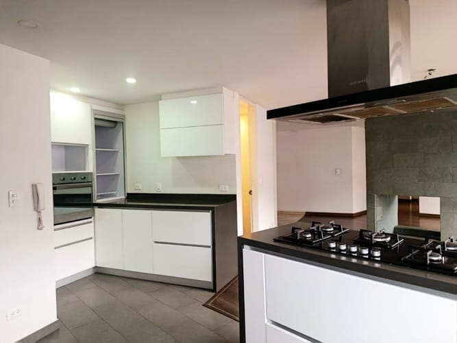 Apartamento de 3 alcobas en venta en Santa Barbara, Bogotá, 124 m² · foto 7 de 14