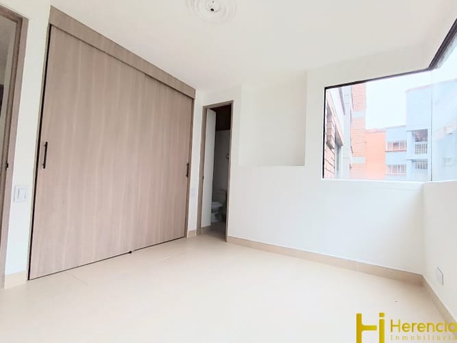 Apartamento de 3 alcobas en arriendo en Loma De Los Bernal, Medellín, 82 m² · foto 10 de 24