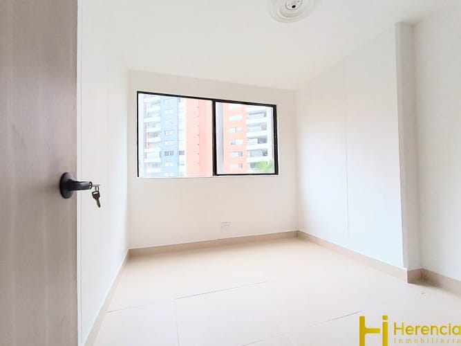 Apartamento de 3 alcobas en arriendo en Loma De Los Bernal, Medellín, 82 m² · foto 12 de 24