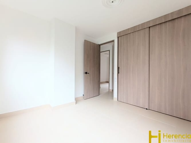 Apartamento de 3 alcobas en arriendo en Loma De Los Bernal, Medellín, 82 m² · foto 22 de 24