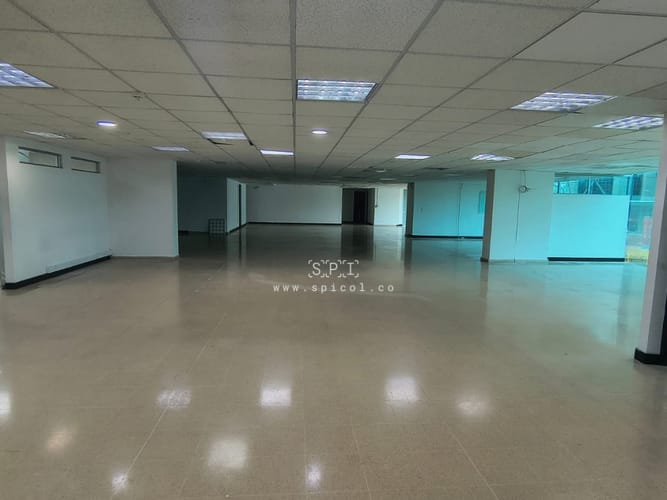 Oficina en arriendo en El Castillo, Medellín, 563 m² · foto 8 de 15